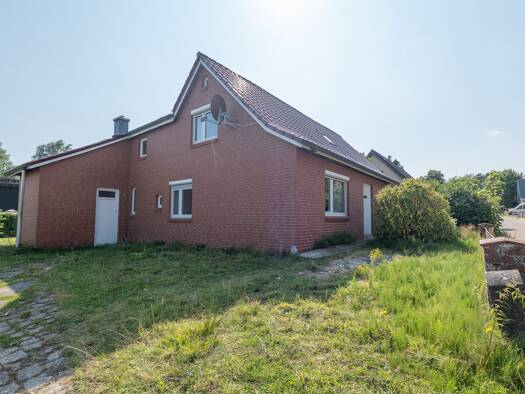 Einfamilienhaus zur Miete 1.100 € 4 Zimmer 120 m² 1.070 m² Grundstück Althemmoor Hemmoor 21745