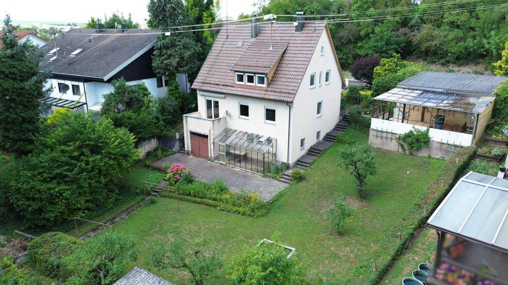 Einfamilienhaus zum Kauf 450.000 € 8 Zimmer 136 m² 1.416 m² Grundstück Brackenheim 74336