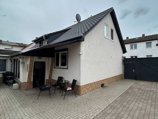 Doppelhaushälfte zum Kauf 210.000 € 6 Zimmer 124 m² 440 m² Grundstück frei ab sofort Nordstraße 128 Hochheim 99869
