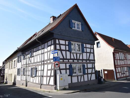 Mehrfamilienhaus zum Kauf 985.000 € 8 Zimmer 185 m² 508 m² Grundstück frei ab sofort Marktstr. Bergen-Enkheim Frankfurt am Main 60388