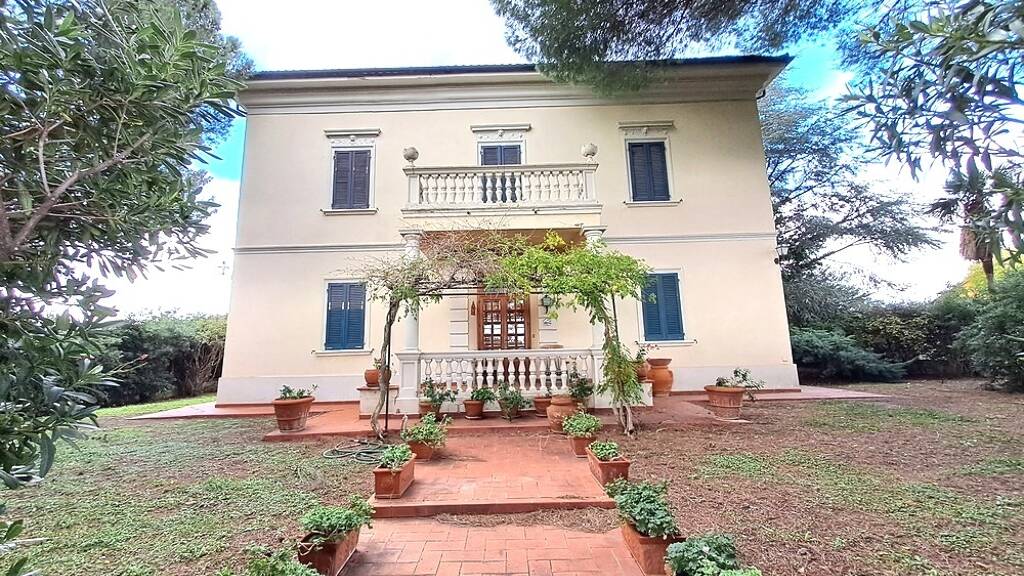 Villa zum Kauf 2.400.000 € 20 Zimmer 900 m² 240.000 m² Grundstück Cecina