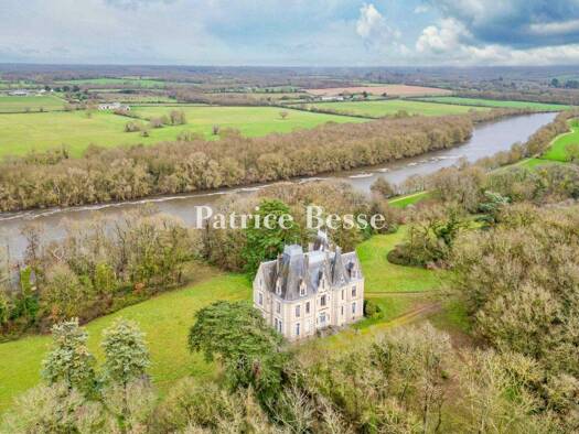 Schloss zum Kauf 1.090.000 € 19 Zimmer 595 m² 65.997 m² Grundstück Membrolle-sur-Longuenée 49770