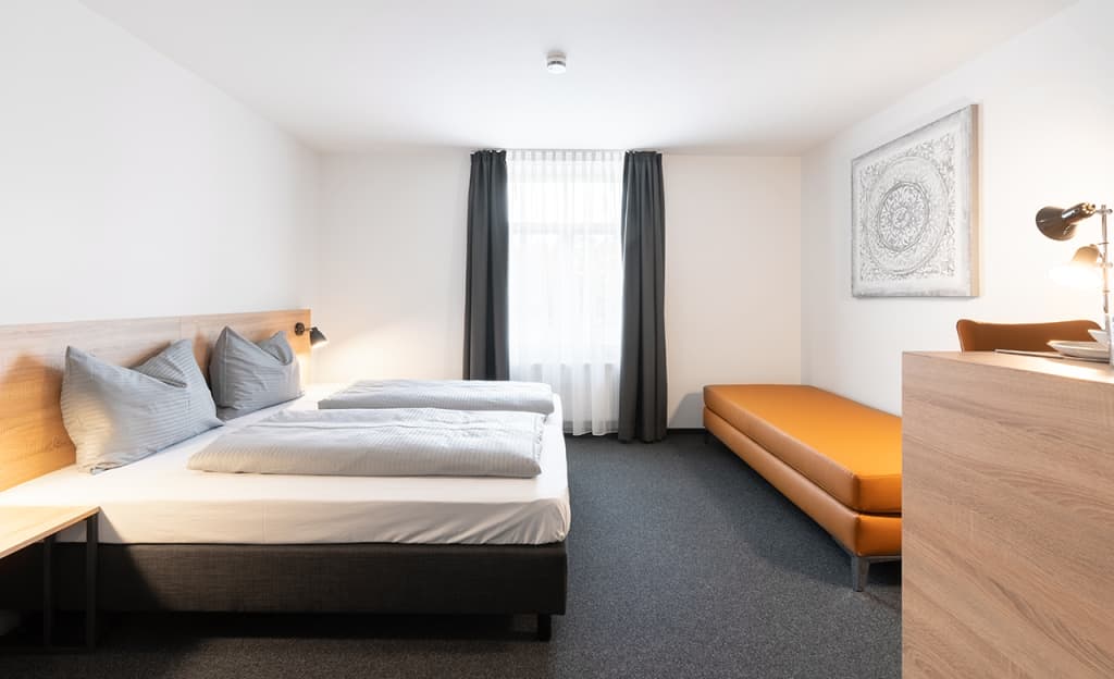 Wohnung zur Miete Wohnen auf Zeit 1.800 € 1 Zimmer 32 m²<br/>Wohnfläche 10.01.2025<br/>Verfügbarkeit Seligenthaler Straße Nikola Landshut 84034