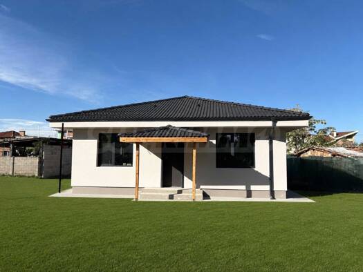 Reihenmittelhaus zum Kauf 218.000 € 4 Zimmer 130 m² Vojvodinovo