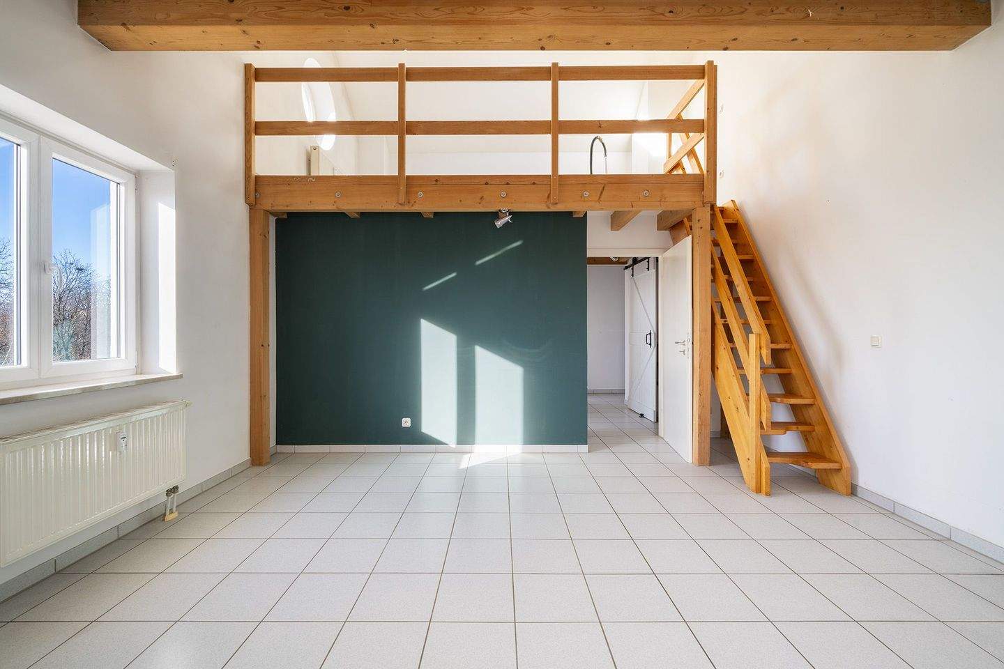 Immobilie in Feldkirchen - Helle 3,5-Zimmer Dachgeschosswohnung mit Galerie und Balkon in Feldkirchen - Bild 4