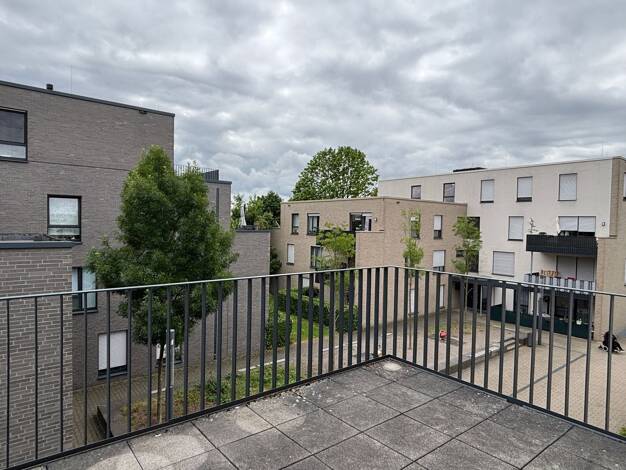 Wohnung zur Miete 1.512 € 3 Zimmer 94,5 m² 2. Geschoss frei ab sofort Kieskaulerweg 142 Merheim Köln 51109
