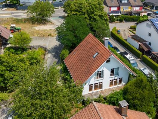Einfamilienhaus zur Miete 2.300 € 5,5 Zimmer 198 m² 484 m² Grundstück frei ab 01.09.2026 Dettingen Konstanz 78465