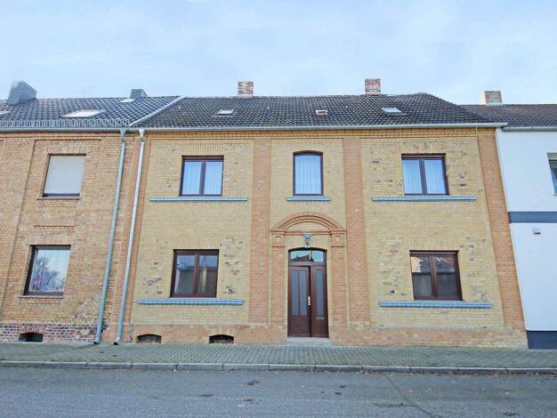 Reihenmittelhaus zum Kauf 85.000 € 10 Zimmer 205 m² 284 m² Grundstück Greppin Bitterfeld-Wolfen 06803