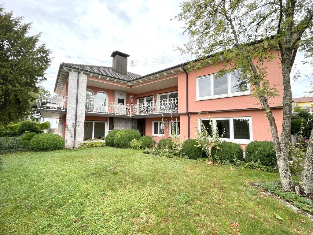 Mehrfamilienhaus zur Miete 2.450 € 8,5 Zimmer 350 m²<br/>Wohnfläche 1.000 m²<br/>Grundstück ab sofort<br/>Verfügbarkeit Winterlingen Winterlingen 72474