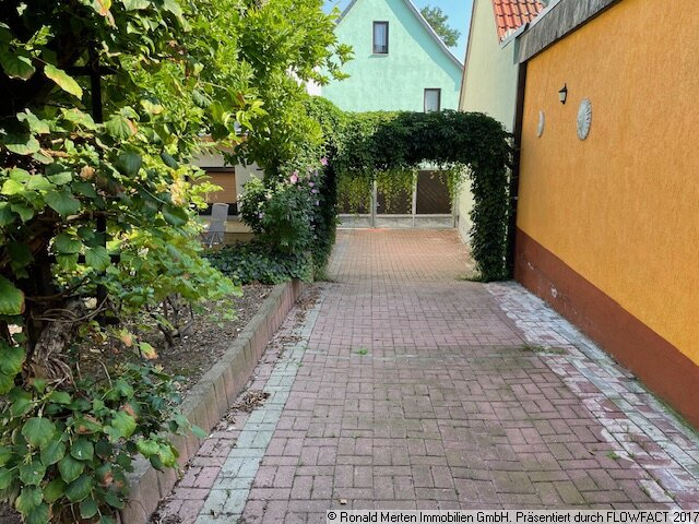 Einfamilienhaus zum Kauf 395.000 € 5 Zimmer 120,2 m²<br/>Wohnfläche 270 m²<br/>Grundstück Zittauer Straße 10 Gispersleben Gispersleben 99091