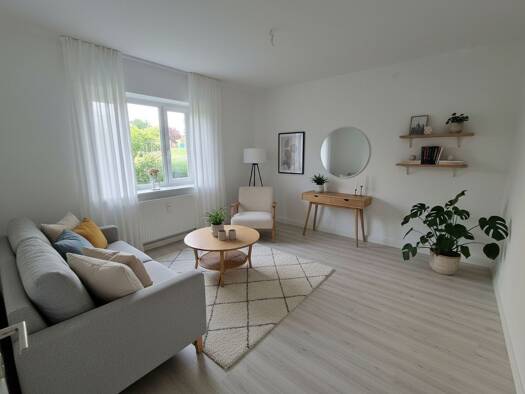 Wohnung zur Miete 340 € 2 Zimmer 52,9 m² EG frei ab sofort Lungwitzer Straße 30 Glauchau Glauchau 08371