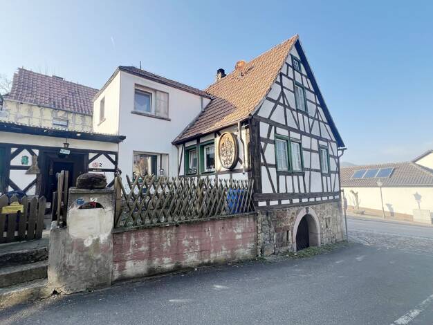 Einfamilienhaus zum Kauf provisionsfrei 154.900 € 7 Zimmer 276,9 m² 534 m² Grundstück Friedhofstraße 2 Klingenmünster 76889