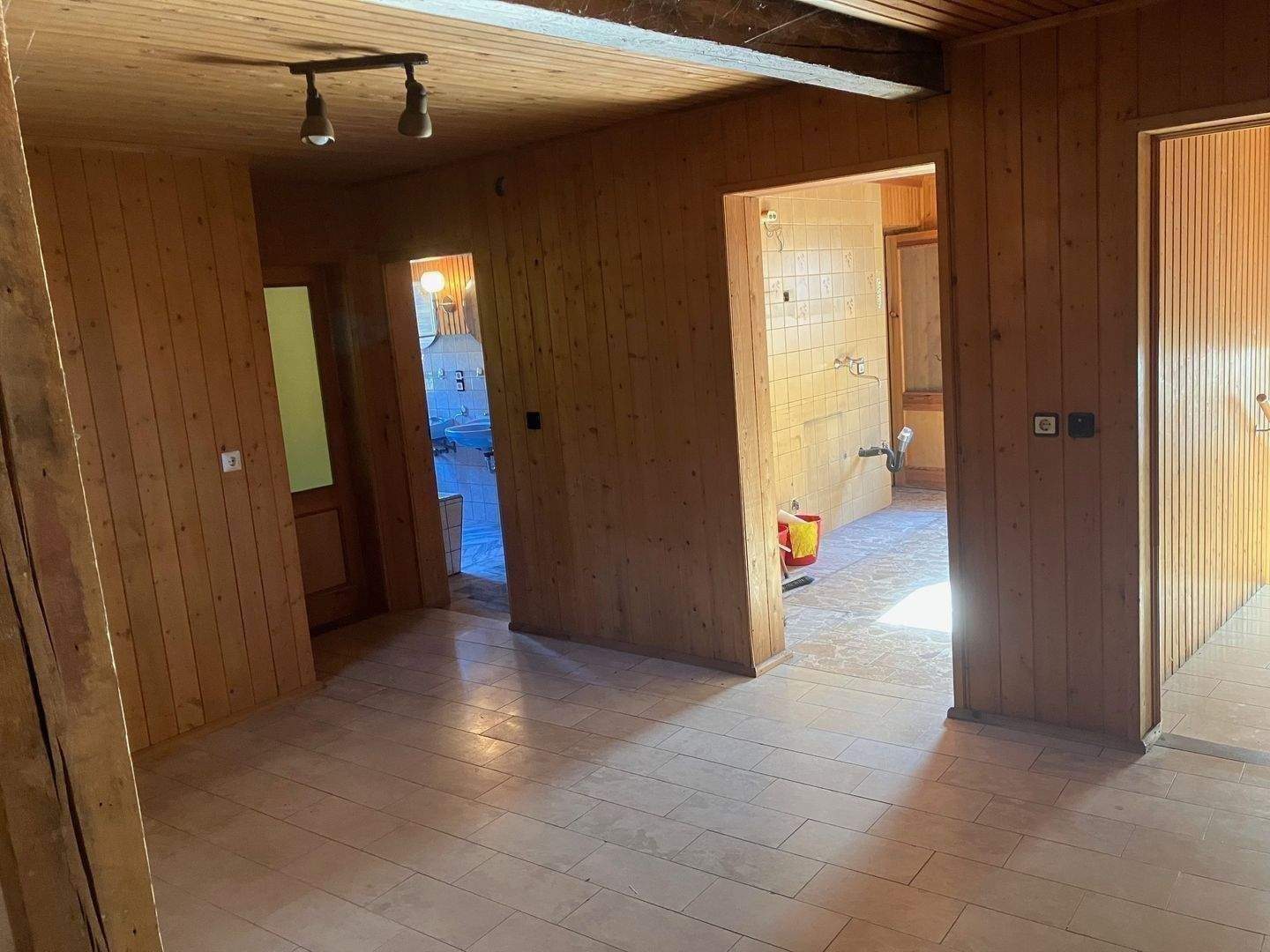 Immobilie in Ilmtal-Weinstraße - EFH mit viel Wohnfläche und 1.300m² Grundstück - Bild 4