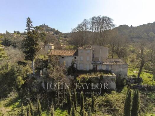 Einfamilienhaus zum Kauf 2.800.000 € 720 m² 40.000 m² Grundstück Bonnieux 84480