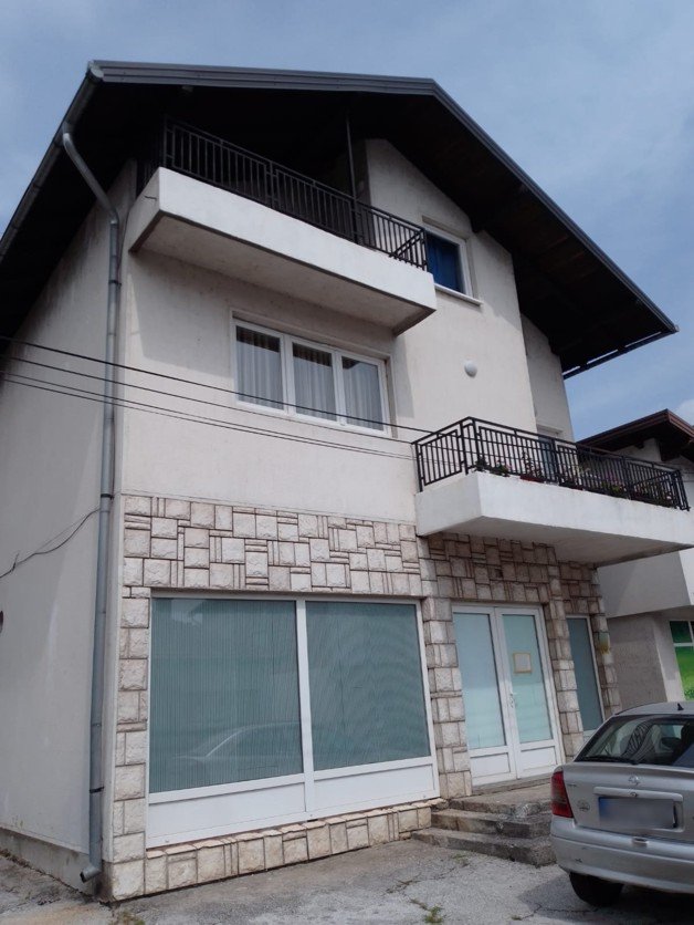 Einfamilienhaus zum Kauf 100.000 € 9 Zimmer 300 m²<br/>Wohnfläche 400 m²<br/>Grundstück Bihac 77000