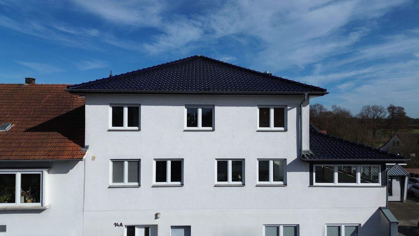 Immobilie in Westerstede - Großzügiges Einfamilienhaus mit ca. 217 m² Wohnfläche, ausgebautem Dachgeschoss, Loggia, Wintergarten und Wärmepumpe in Westerstede - Bild 1