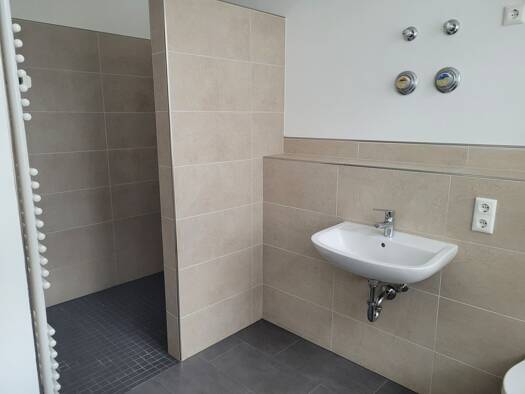 Wohnung zur Miete 590 € 2 Zimmer 75 m² 1. Geschoss frei ab 01.11.2026 Hildburghausen Hildburghausen 98646
