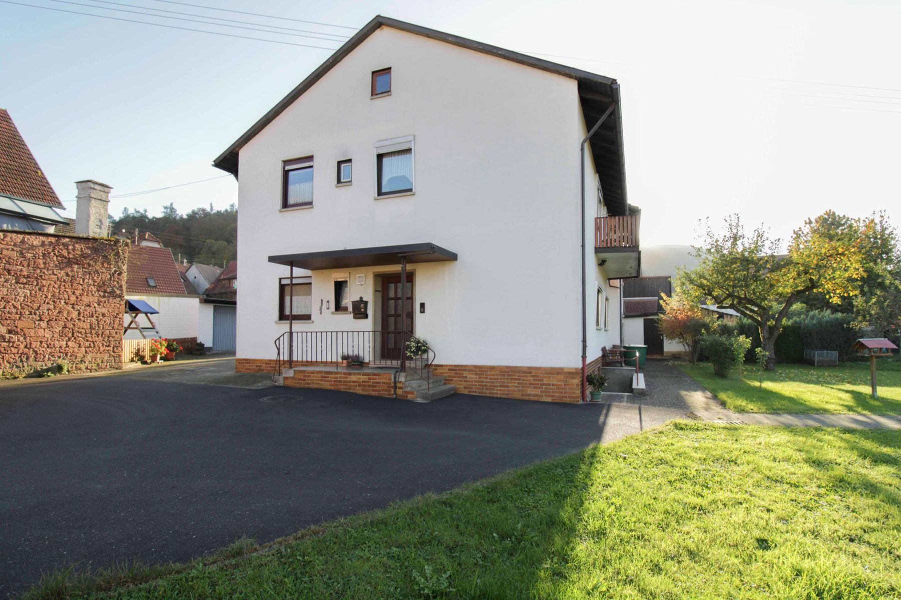 Einfamilienhaus zum Kauf 379.000 € 11 Zimmer 258,7 m²<br/>Wohnfläche 636,1 m²<br/>Grundstück Grünenwört Wertheim 97877