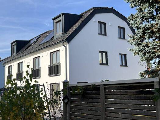 Doppelhaushälfte zum Kauf - Erstbezug 1.850.000 € 5 Zimmer 200 m² 340 m² Grundstück frei ab 01.01.2026 Oberschleißheim 85764