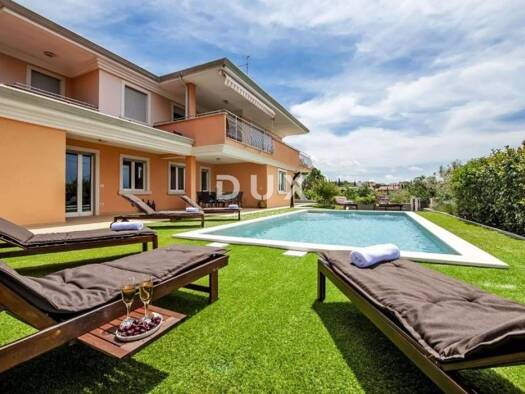 Haus zur Miete 3.000 € 5 Zimmer 550 m² Rovinj