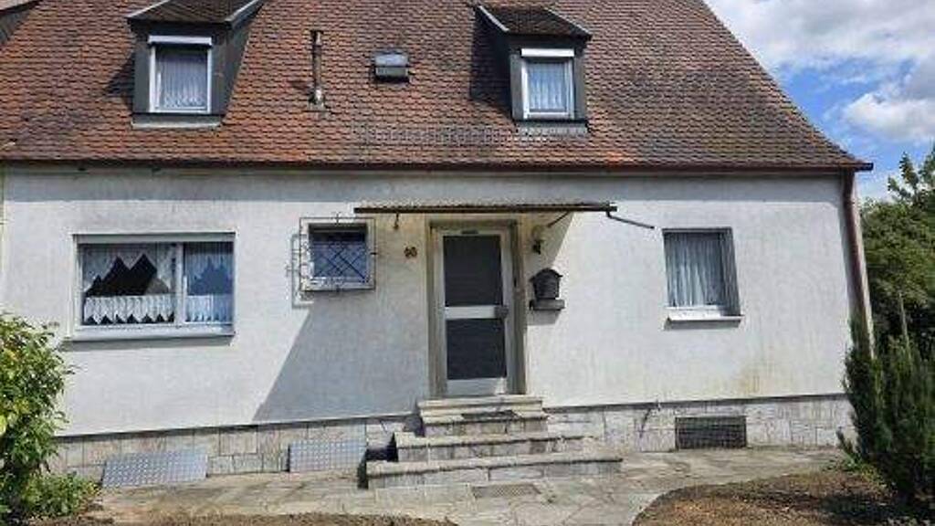 Doppelhaushälfte zum Kauf 170.000 € 6 Zimmer 130 m² 411 m² Grundstück Haßfurt 97437