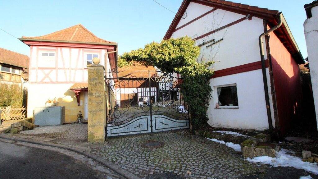 Haus zum Kauf 499.000 € 16 Zimmer 381 m² 2.395 m² Grundstück Herreth Itzgrund / Herreth 96274