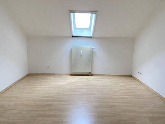 Wohnung zur Miete 850 € 3,5 Zimmer 90 m² 2. Geschoss frei ab sofort Osterhofen Königsdorf 82549