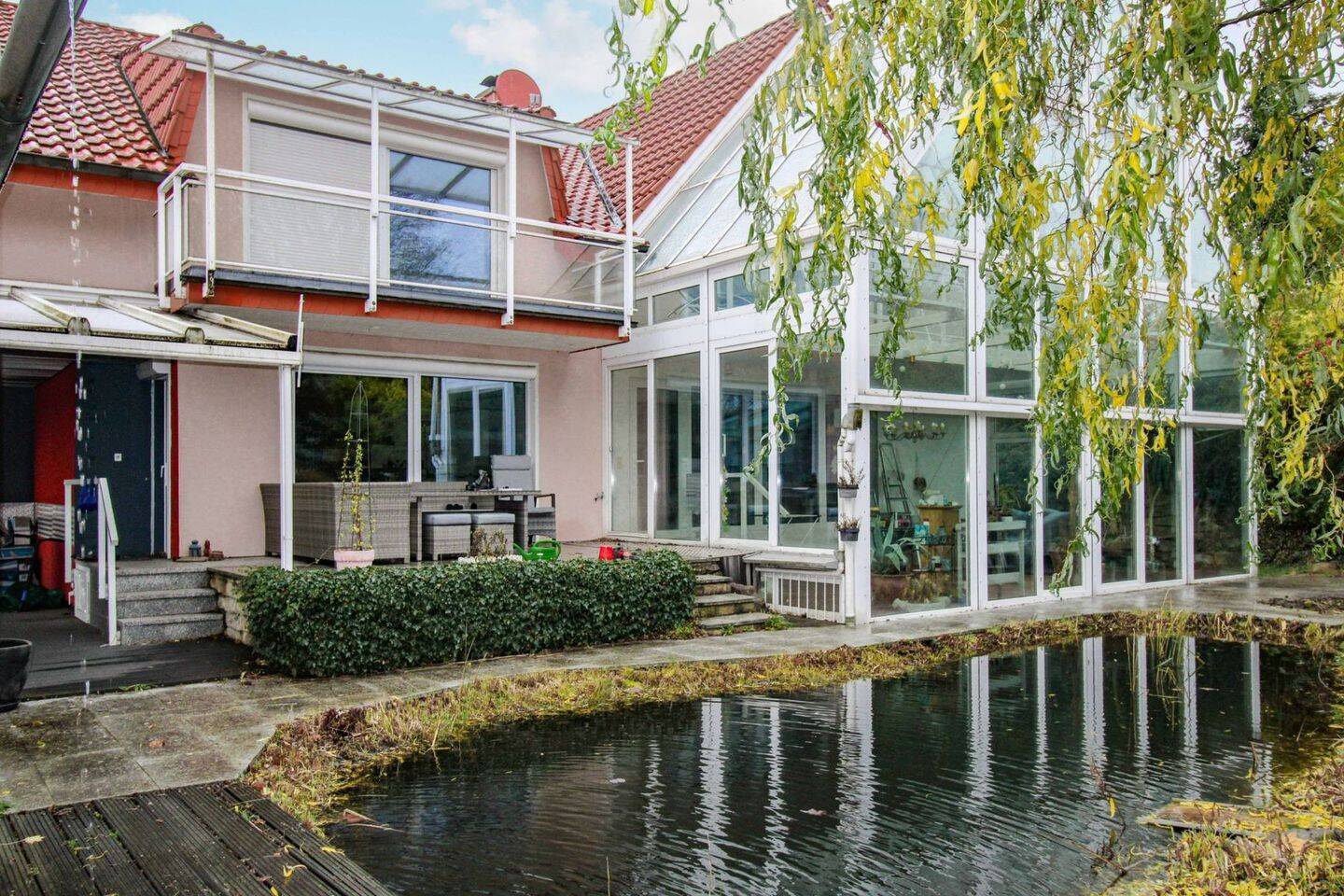 Immobilie in Braunschweig - Großzügiges 8-Zi. Haus plus Bungalow, Wintergarten, Garage, 2 Carports in Braunschweig Weststadt - Bild 0