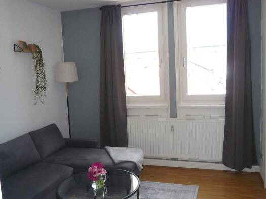 Wohnung zur Miete 745 € 3 Zimmer 48,5 m² Geschoss 3/4 frei ab 01.11.2026 Niedernauer Straße 16 Bad Cannstatt Bad Cannstatt 70372