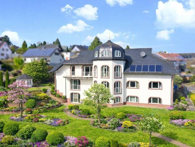 Villa zum Kauf 1.298.000 € 8 Zimmer 553 m² 1.425 m² Grundstück Lettgenbrunn Jossgrund 63637