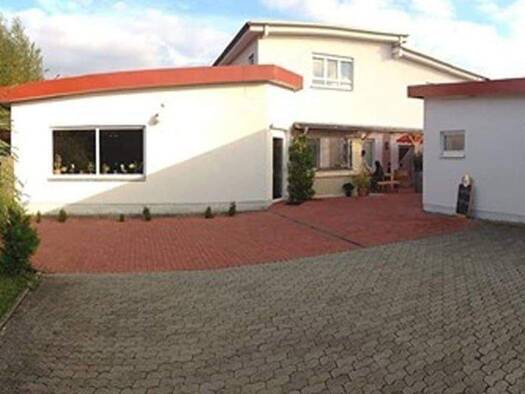 Mehrfamilienhaus zum Kauf 599.000 € 12 Zimmer 410 m² 1.000 m² Grundstück Ihringshausen Fuldatal 34233