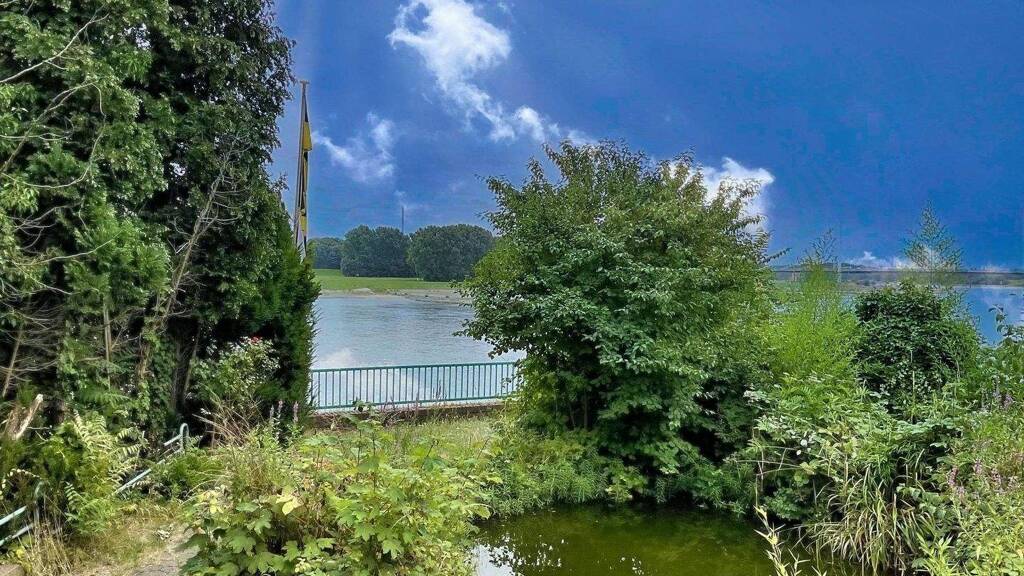 **Vielseitig nutzbar mit unverbaubarem Rheinblick **