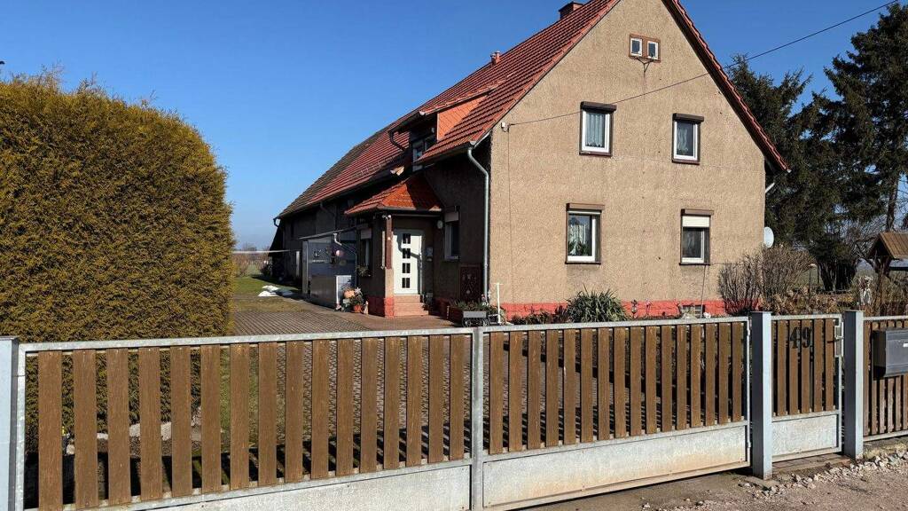 Einfamilienhaus zum Kauf 199.000 € 8 Zimmer 171 m² 3.079 m² Grundstück frei ab 01.05.2026 Gotha 99867