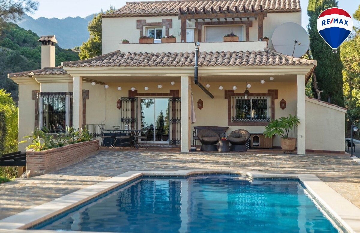 Villa zum Kauf 950.000 € 6 Zimmer 230 m²<br/>Wohnfläche 5.460 m²<br/>Grundstück Estepona 29680