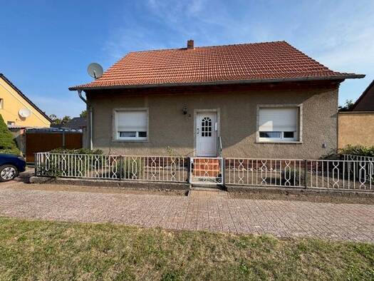 Einfamilienhaus zum Kauf 98.000 € 85 m² 1.835 m² Grundstück frei ab sofort Gohrer Weg 3 Insel Stendal 39576