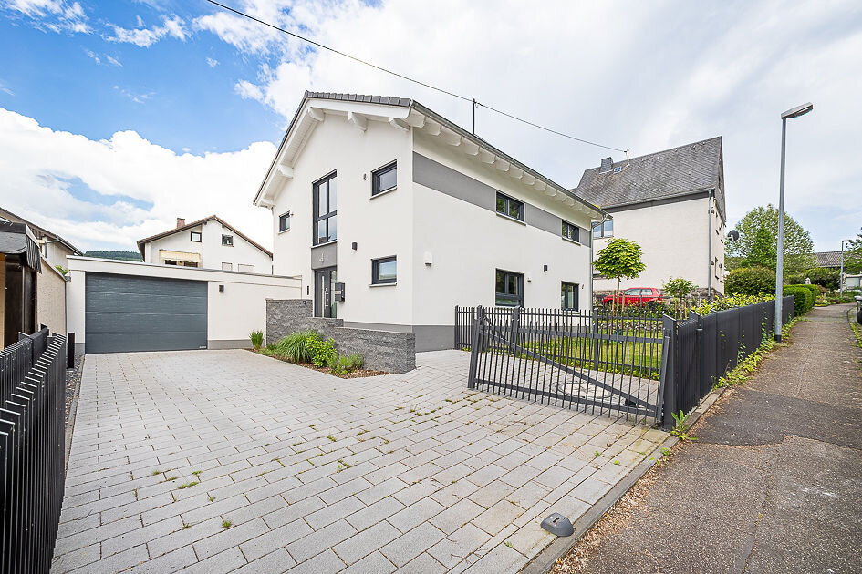 Einfamilienhaus zum Kauf 769.000 € 5 Zimmer 156 m²<br/>Wohnfläche 678 m²<br/>Grundstück Oberbieber Neuwied-Oberbieber 56566