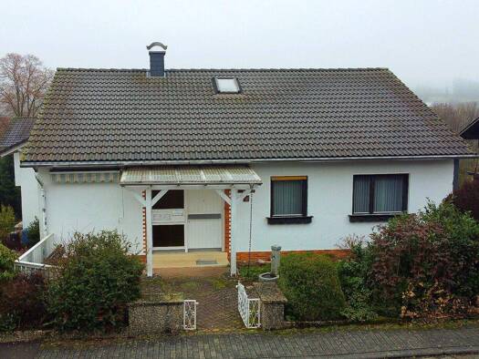 Einfamilienhaus zum Kauf 259.000 € 8 Zimmer 200 m² 432 m² Grundstück Steinbrücken Dietzhölztal / Steinbrücken 35716