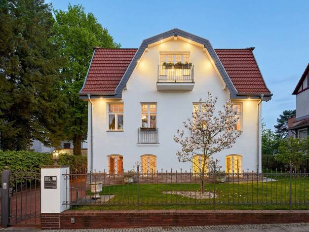 Villa zum Kauf 2.380.000 € 10 Zimmer 355 m² 892 m² Grundstück Wannsee Berlin 14109