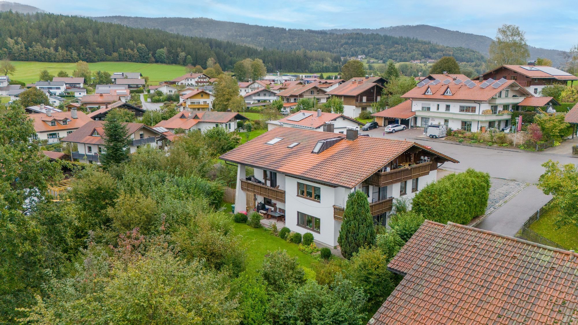 Mehrfamilienhaus zum Kauf 509.000 € 16 Zimmer 352,2 m²<br/>Wohnfläche 966 m²<br/>Grundstück Bodenmais Bodenmais / Mais 94249