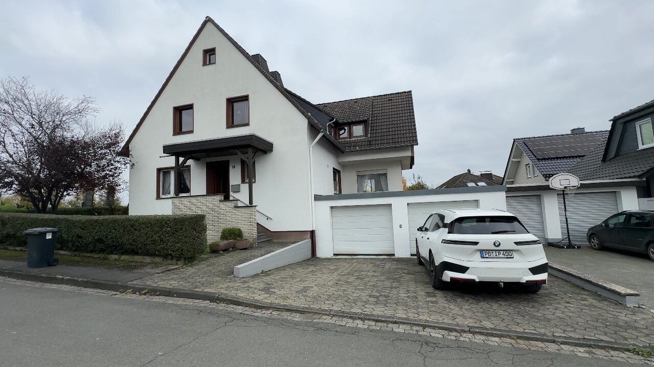 Mehrfamilienhaus zum Kauf provisionsfrei 249.900 € 8 Zimmer 195 m²<br/>Wohnfläche 694 m²<br/>Grundstück Zum Sportplatz 12 Dringenberg Bad Driburg 33014