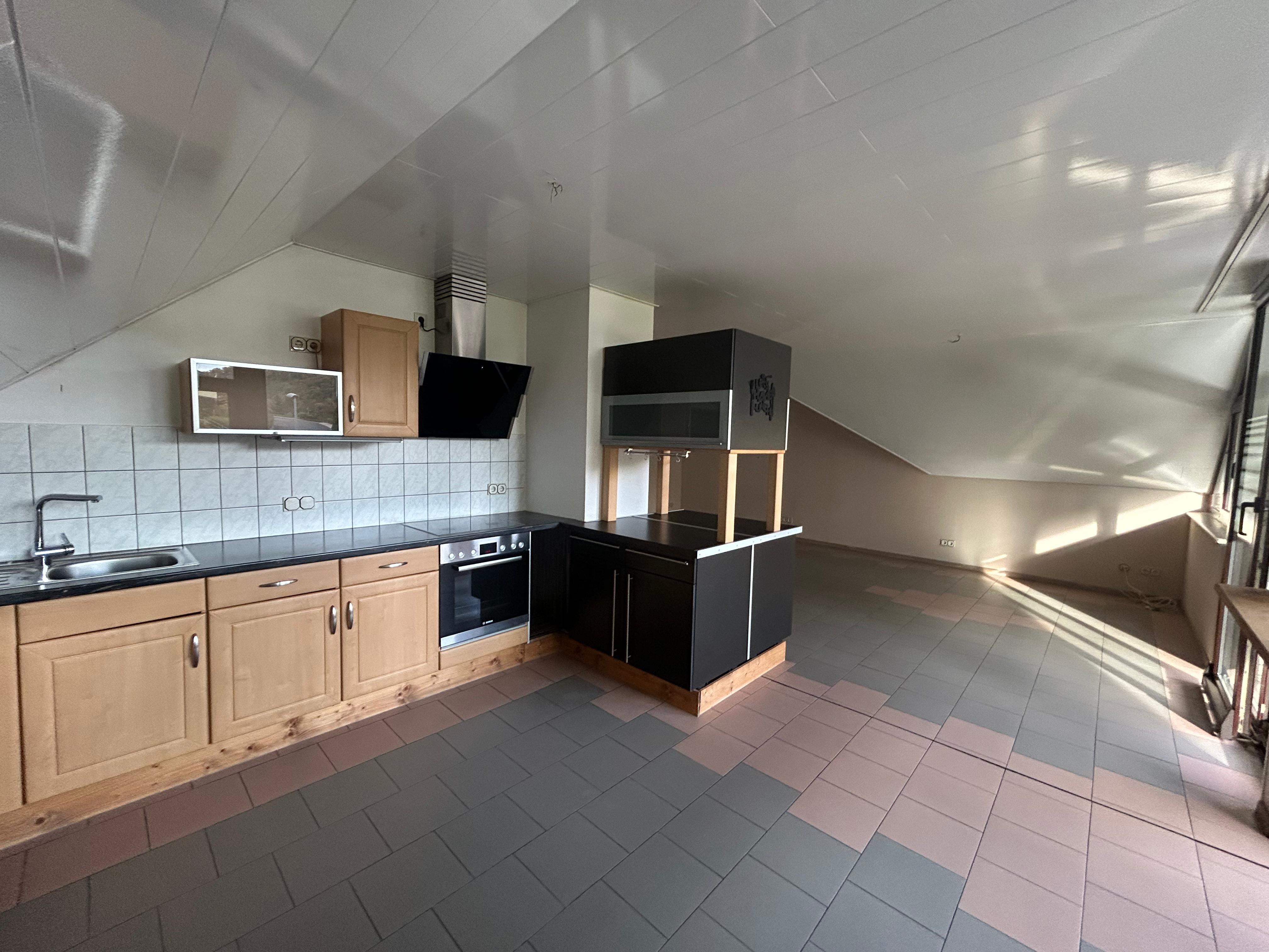 Wohnung zur Miete 700 € 3 Zimmer 90 m²<br/>Wohnfläche 1.<br/>Geschoss 01.12.2024<br/>Verfügbarkeit Dillenburg Dillenburg 35683