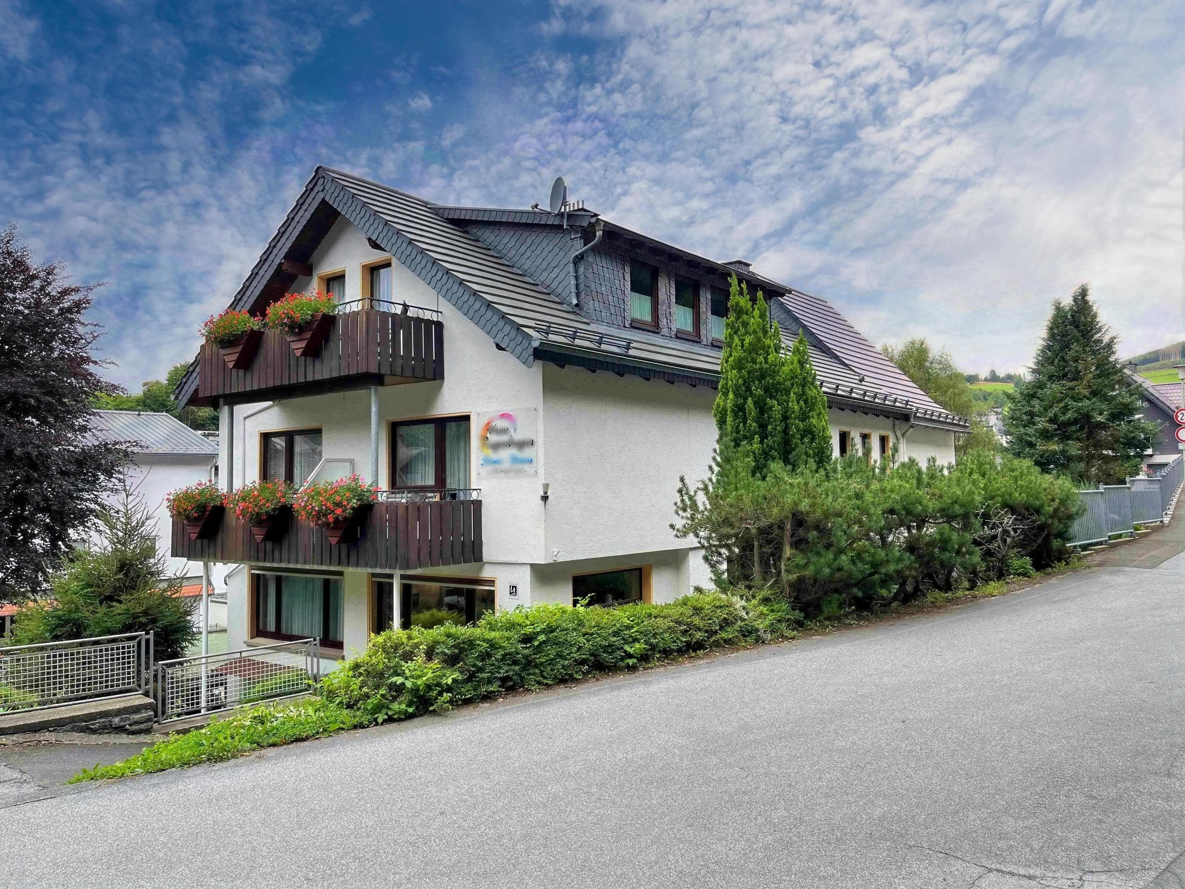 Hotel zum Kauf 695.000 € 18 Zimmer 745 m²<br/>Grundstück Willingen Willingen 34508