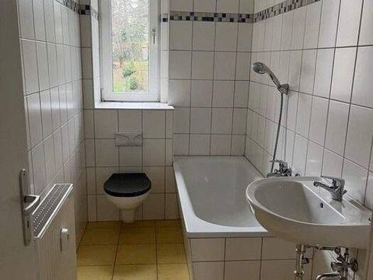 Wohnung zur Miete 300 € 2 Zimmer 58,2 m² Rosa Luxemburg Straße 27 Bernsdorf Chemnitz 09126