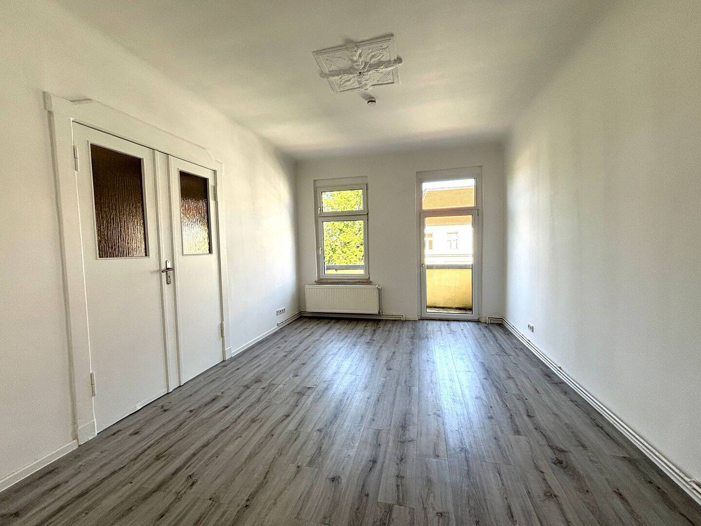 Schöne geräumige Altbauwohnung im beliebten Stadtfeld – Schillerstr. 31, 39108 Magdeburg – Vorschaubild 2