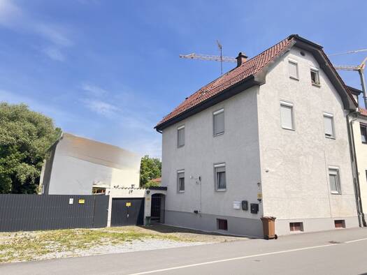 Mehrfamilienhaus zum Kauf als Kapitalanlage geeignet 8 Zimmer 190 m² 275 m² Grundstück Straubing 94315