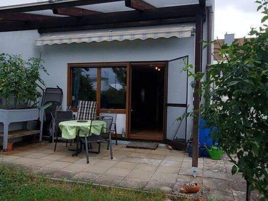 Einfamilienhaus zum Kauf 330.000 € 5 Zimmer 122 m² 218 m² Grundstück frei ab 01.10.2026 Dittelbrunn 97456