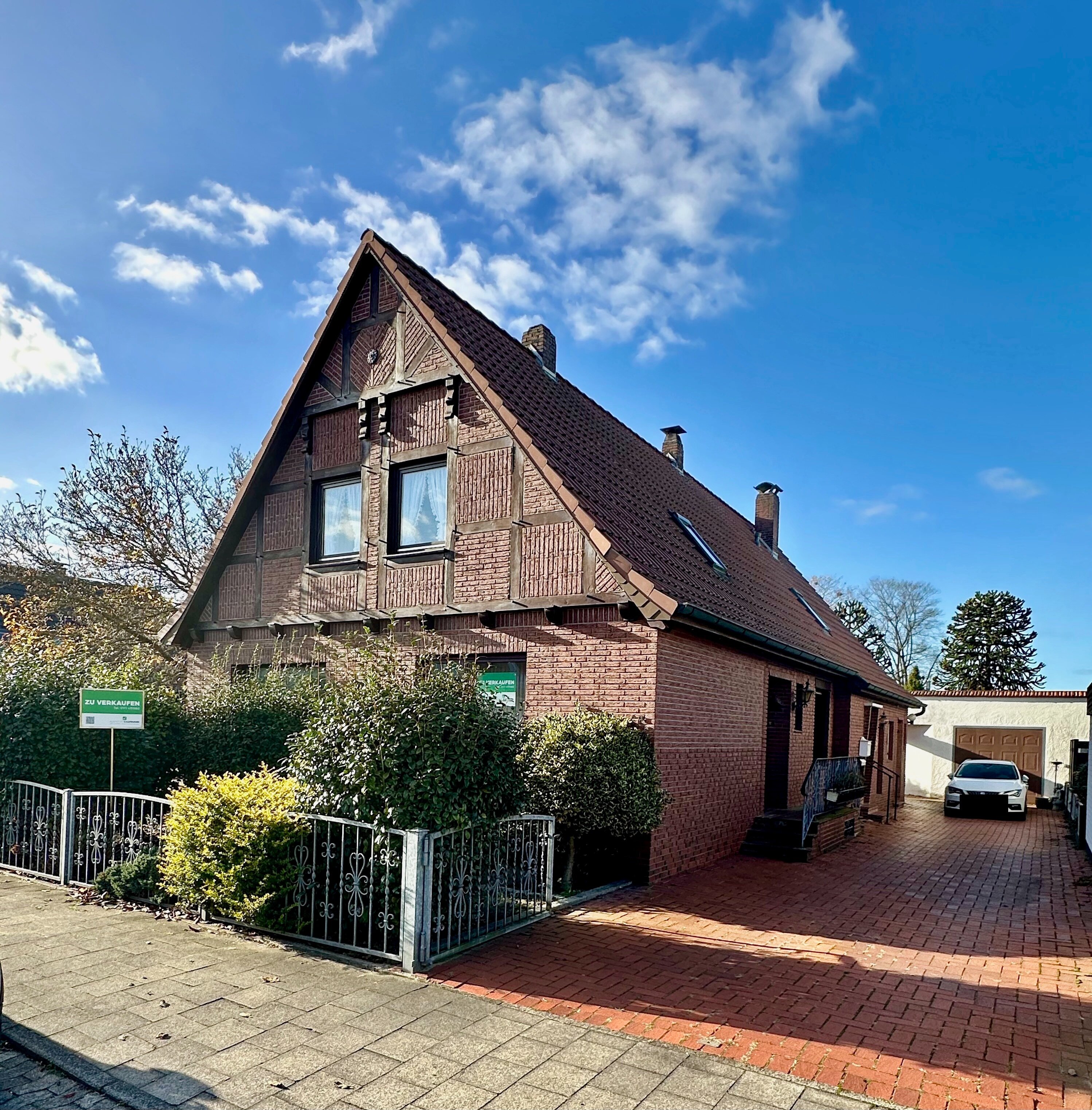 Mehrfamilienhaus zum Kauf 319.000 € 7 Zimmer 173 m²<br/>Wohnfläche 755 m²<br/>Grundstück Brendel - Adelheide - Bezirk 1 Delmenhorst 27755