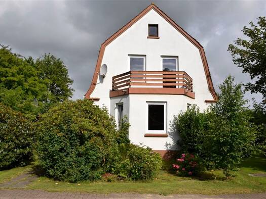 Einfamilienhaus zum Kauf 149.000 € 3 Zimmer 95 m² 675 m² Grundstück frei ab sofort Bahnhofstraße 50 Neuhaus (Oste) 21785