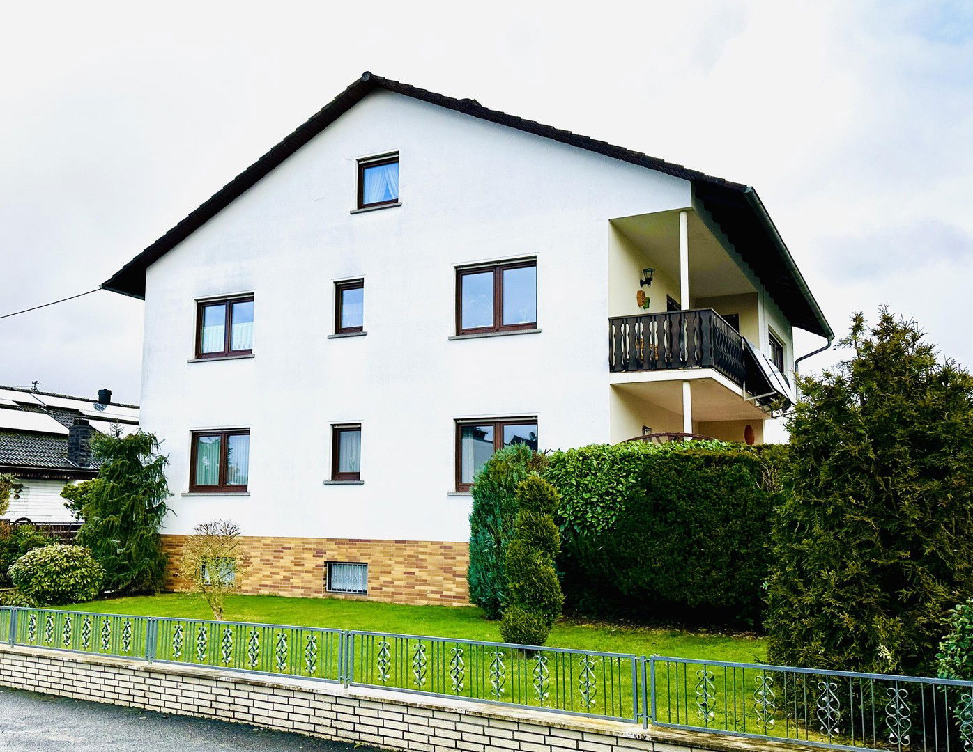 Mehrfamilienhaus zum Kauf provisionsfrei 510.000 € 12 Zimmer 250 m²<br/>Wohnfläche 749 m²<br/>Grundstück Walsdorf Idstein Walsdorf 65510