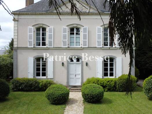 Reihenmittelhaus zum Kauf 399.000 € 8 Zimmer 180 m² 2.041 m² Grundstück Évron 53150
